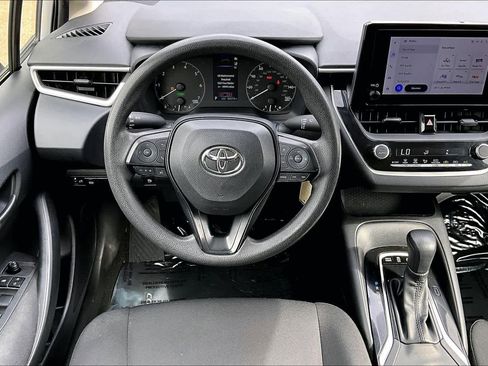 Used 2025 Toyota Corolla LE image 6
