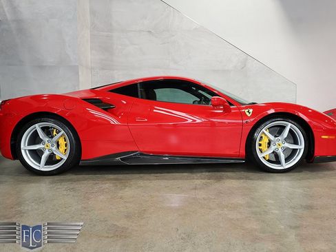 Used 2018 Ferrari 488 GTB RWD image 48