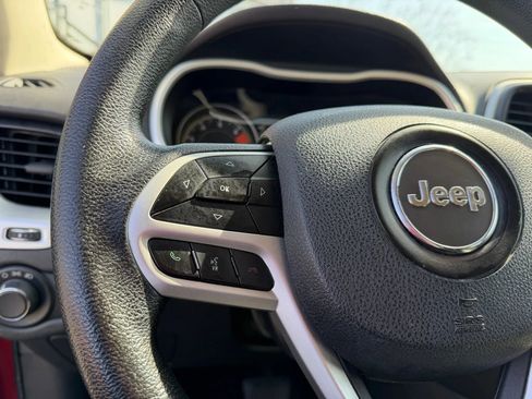 Used 2017 Jeep Cherokee Sport image 14