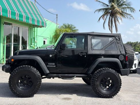 Used 2017 Jeep Wrangler Sport w/ Quick Order Package 24S AWD/4WD image 2