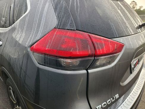 Used 2019 Nissan Rogue SL w/ Premium Package image 7