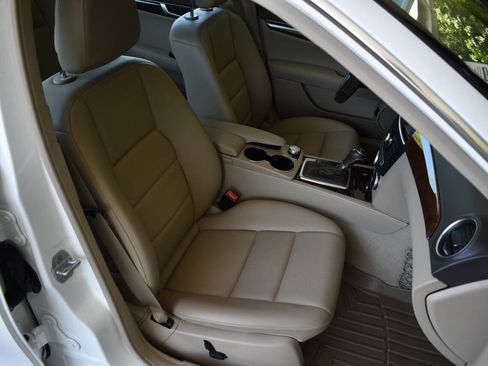 Used 2014 Mercedes-Benz C 250 Sedan image 19