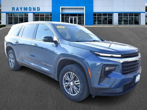 Used 2024 Chevrolet Traverse LS image 1