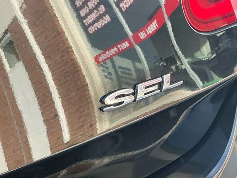 Used 2010 Ford Taurus SEL image 8