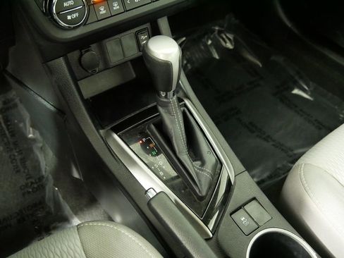 Used 2016 Toyota Corolla LE image 29