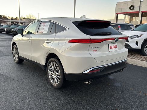 Used 2021 Toyota Venza Limited image 3