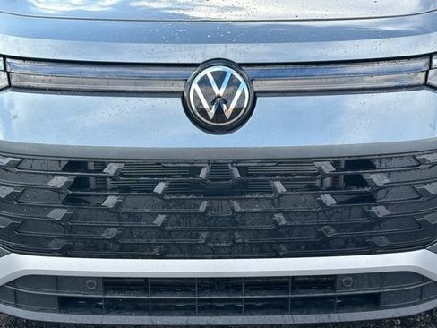 New 2026 Volkswagen Tiguan SE image 9