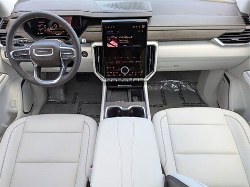 Used 2024 GMC Acadia Denali image 19