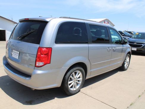 Used 2016 Dodge Grand Caravan SXT FWD image 8