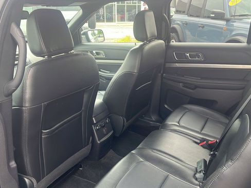 Used 2018 Ford Explorer XLT w/ Equipment Group 202A AWD/4WD image 15