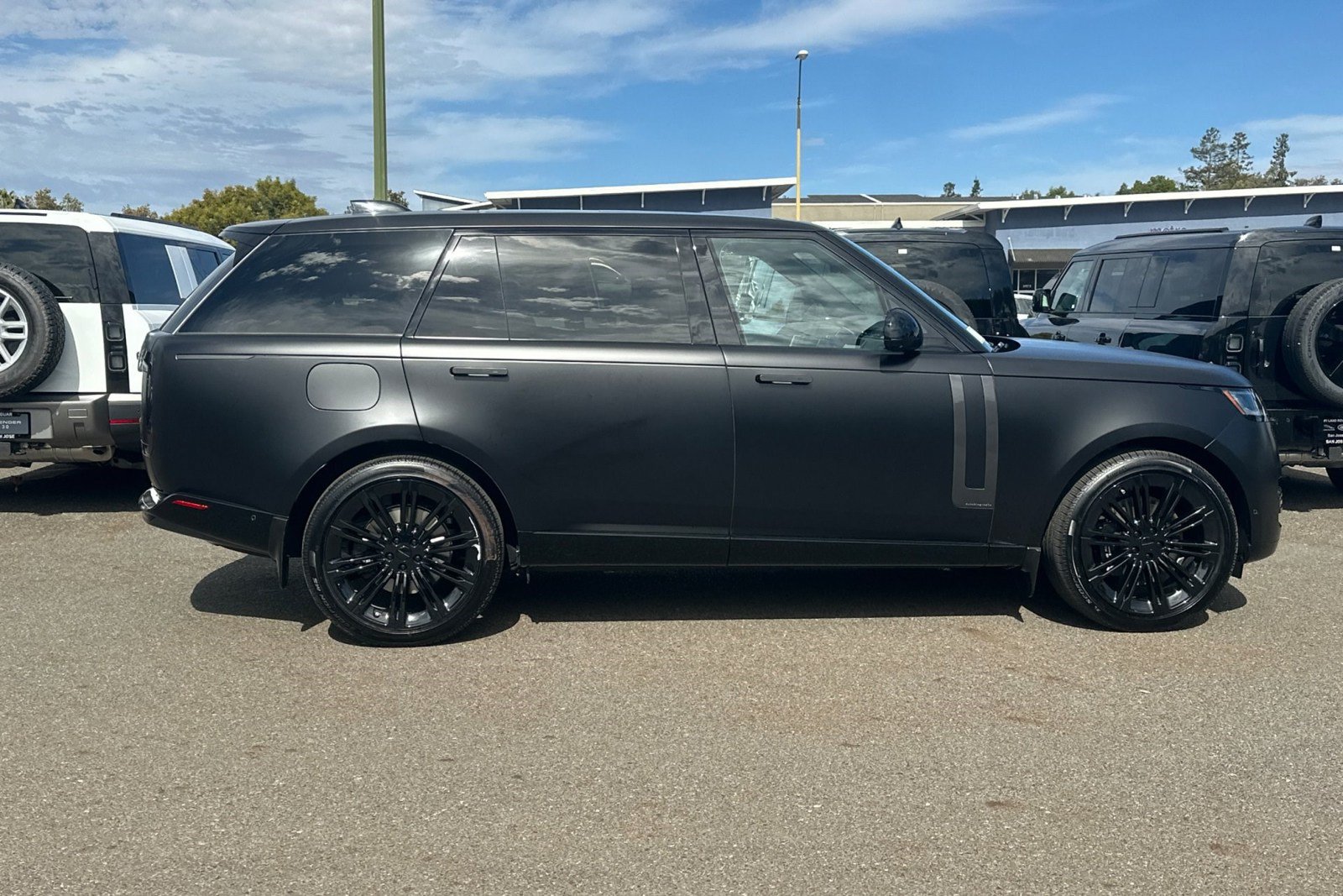 New 2026 Land Rover Range Rover Long Wheelbase Autobiography AWD/4WD image 9