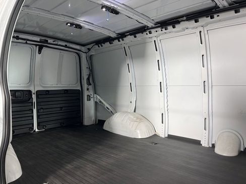 Used 2024 Chevrolet Express 2500 image 29