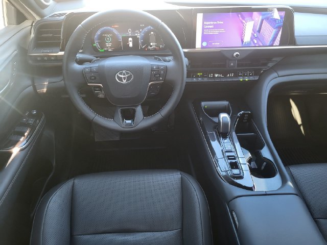 Used 2025 Toyota Crown Signia AWD/4WD image 27
