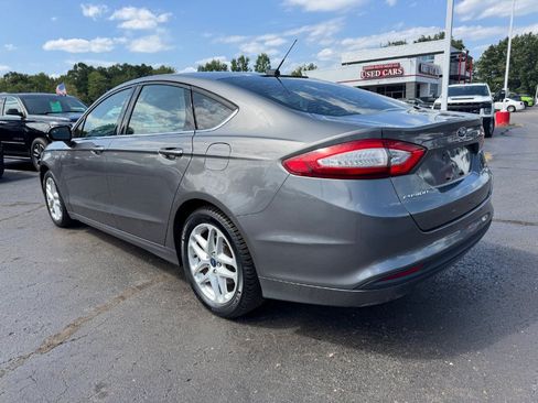 Used 2014 Ford Fusion SE FWD image 3