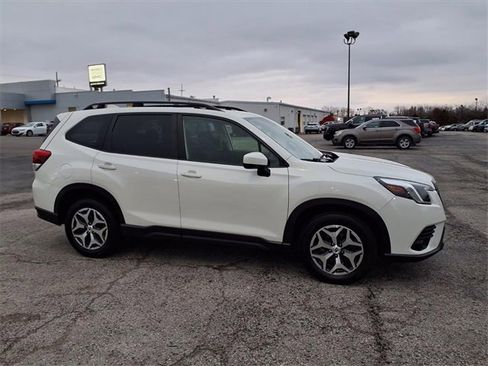 Used 2022 Subaru Forester Premium image 5