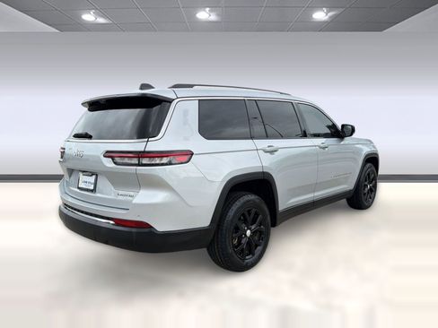 Used 2024 Jeep Grand Cherokee L Limited w/ Luxury Tech Group II image 9