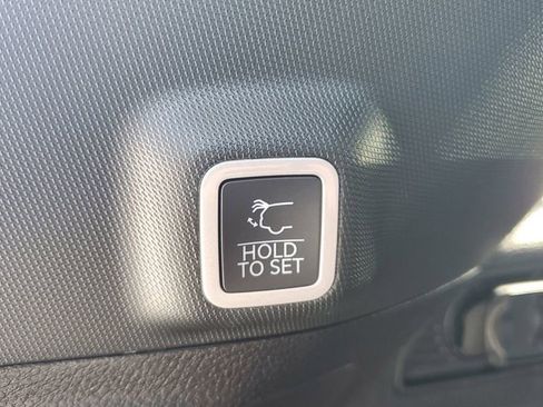 New 2025 Jeep Grand Cherokee Altitude image 9