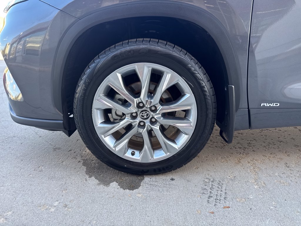 Used 2024 Toyota Highlander Limited AWD/4WD image 27
