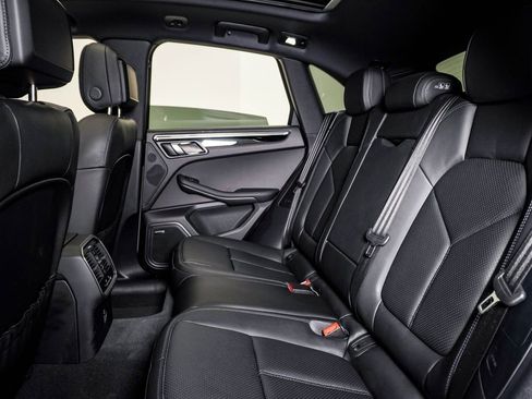 Certified 2026 Porsche Macan AWD/4WD image 17