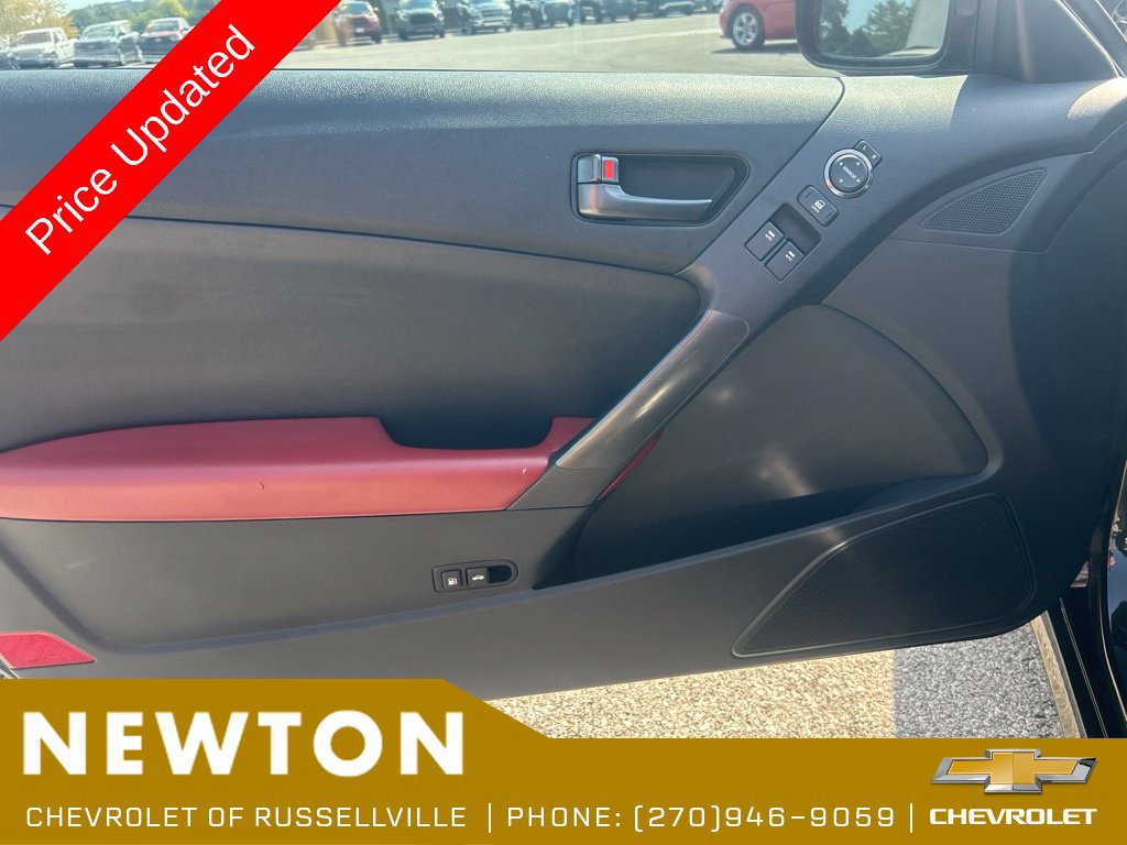 Used 2012 Hyundai Genesis 3.8 RWD image 8