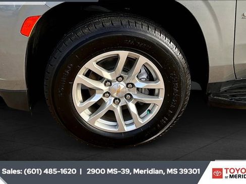 Used 2023 Chevrolet Suburban LT image 7