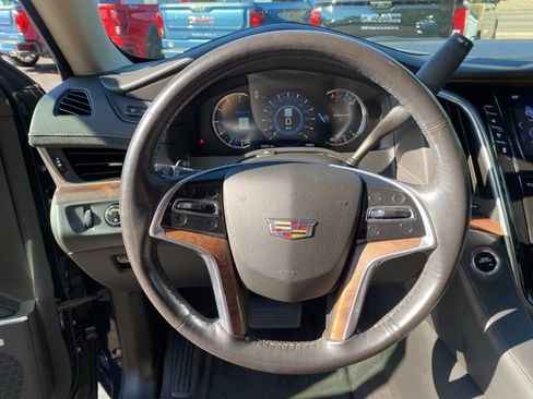 Used 2020 Cadillac Escalade Premium Luxury image 14