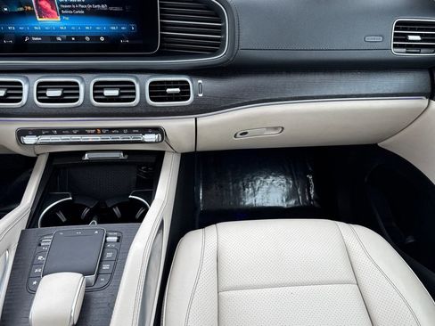 Used 2021 Mercedes-Benz GLS 450 4MATIC image 23