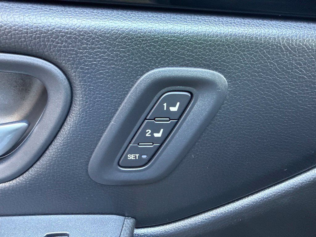 Used 2025 Honda Pilot Touring image 12