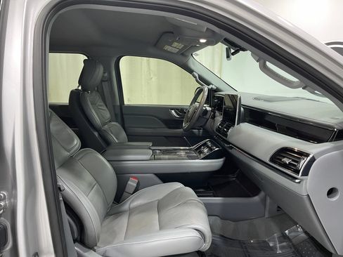 Used 2019 Lincoln Navigator Select AWD/4WD image 33