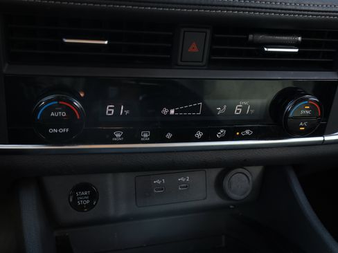 Used 2024 Nissan Rogue SV image 8