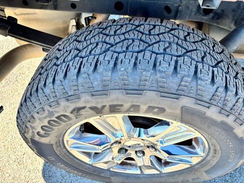 Used 2015 Ford F150 XLT w/ Equipment Group 302A Luxury image 6