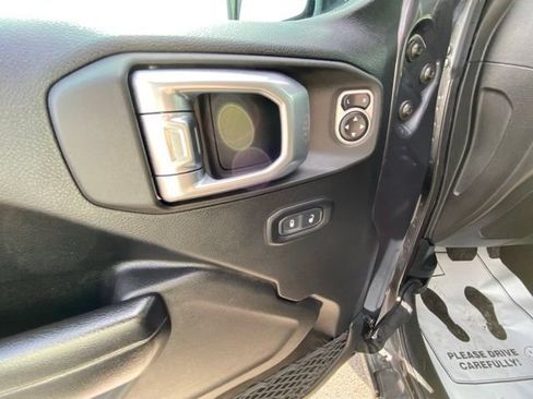 Used 2020 Jeep Wrangler Sport AWD/4WD image 21