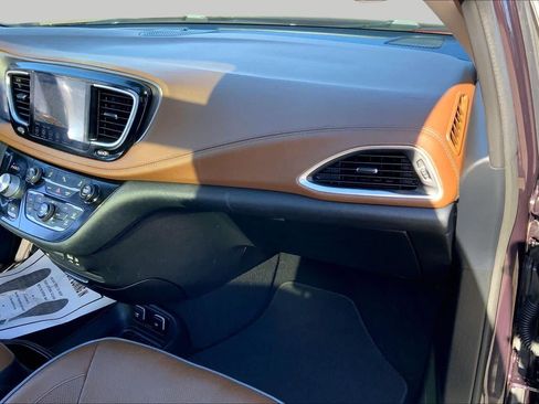 Used 2019 Chrysler Pacifica Limited FWD image 26