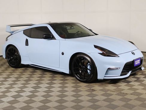 Used 2016 Nissan 370Z NISMO RWD image 2