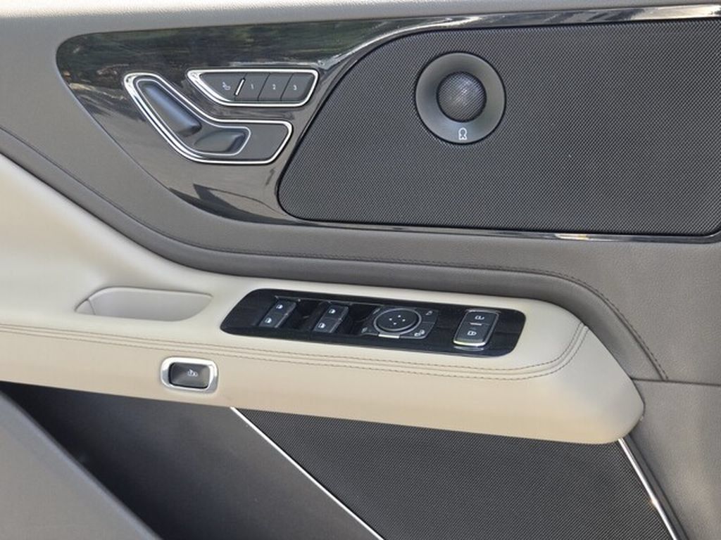 Used 2023 Lincoln Aviator Reserve w/ Equipment Group 201A AWD/4WD image 30