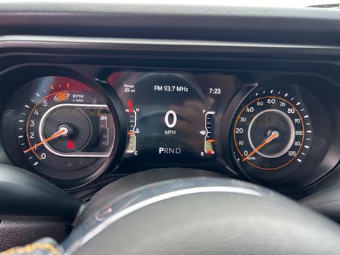 Used 2024 Jeep Wrangler Unlimited Sahara AWD/4WD image 10