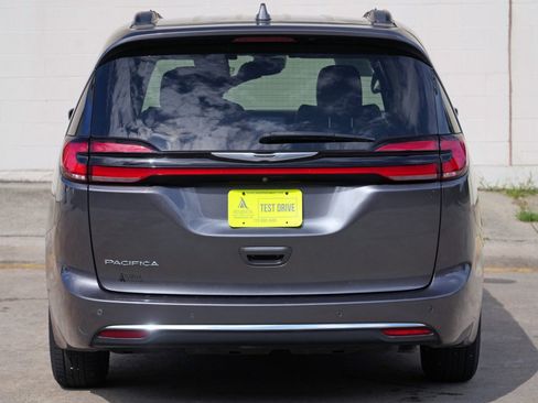 Used 2022 Chrysler Pacifica Touring-L FWD image 47