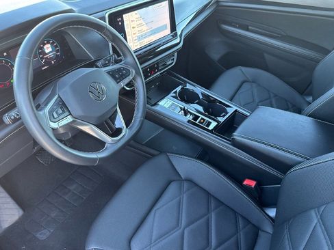 Used 2025 Volkswagen Atlas Cross Sport SE image 4