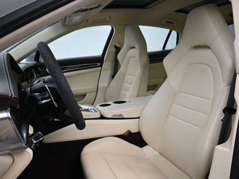 Certified 2022 Porsche Panamera GTS image 5