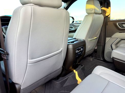 Used 2023 Chevrolet Tahoe Z71 w/ Luxury Package image 21