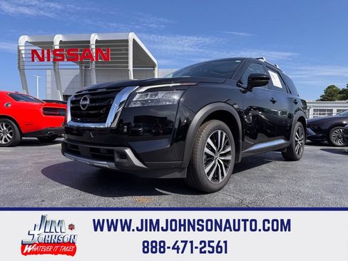 Used 2025 Nissan Pathfinder Platinum FWD image 1