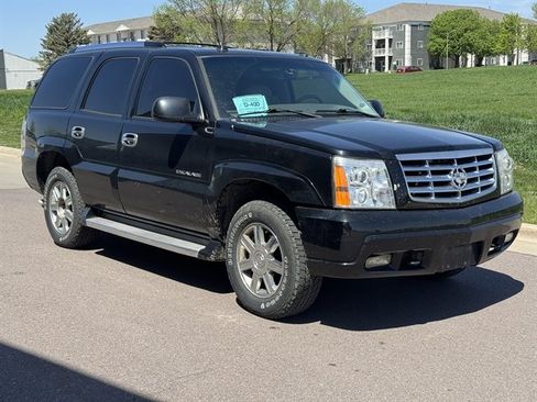 Used 2005 Cadillac Escalade AWD image 3