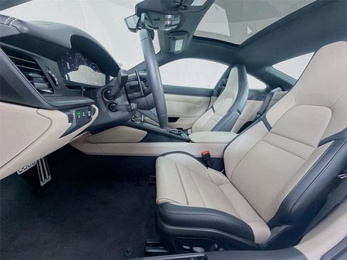 Used 2025 Porsche 911 Carrera 4 GTS image 5