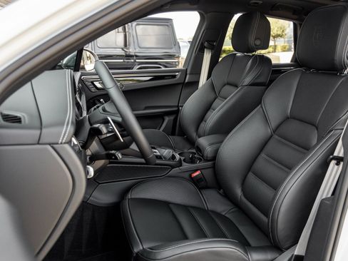 New 2026 Porsche Macan Turbo image 5