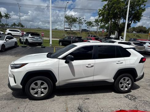 Used 2025 Toyota RAV4 LE AWD/4WD image 7