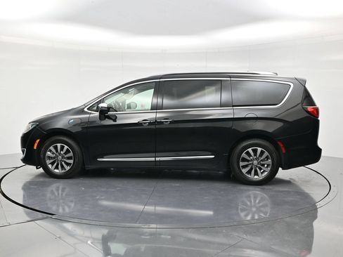Used 2020 Chrysler Pacifica Limited FWD image 8