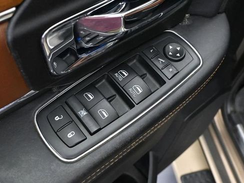 Used 2015 RAM 3500 Laramie Longhorn image 19