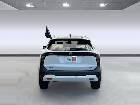 Certified 2025 Nissan Kicks SR FWD image 14