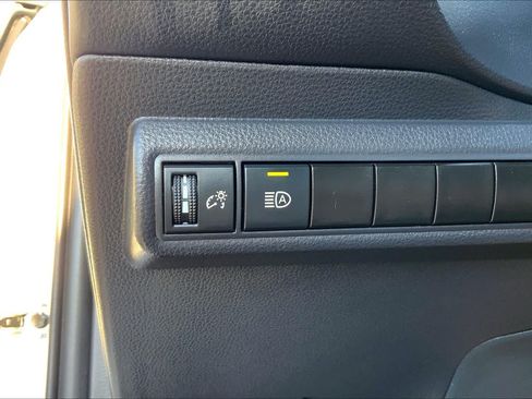 Used 2025 Toyota Corolla LE FWD image 33
