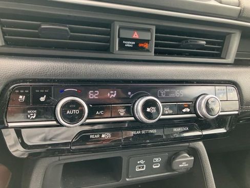 Used 2025 Honda Pilot Elite image 19